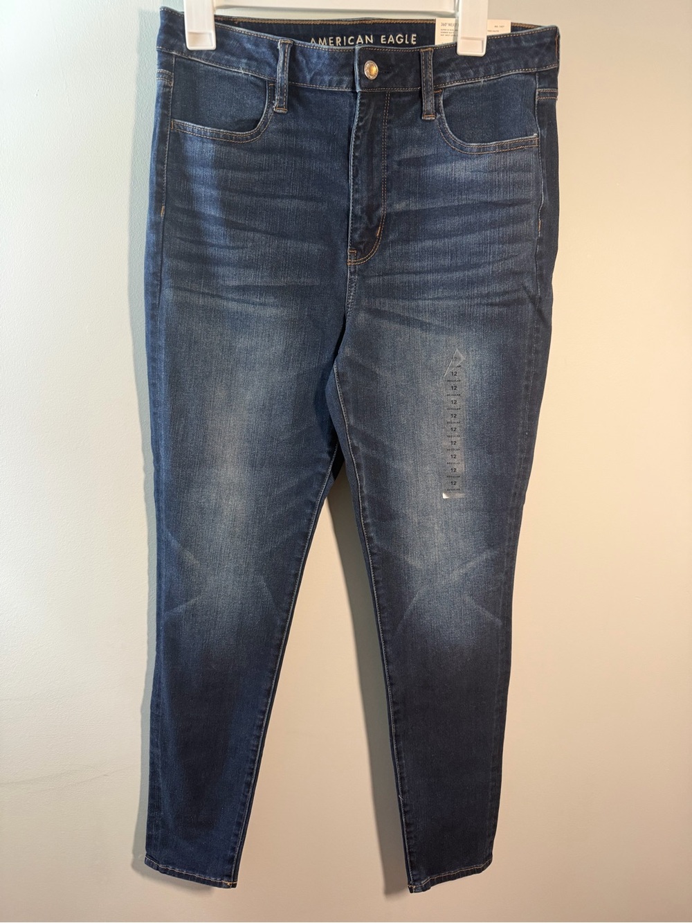 NWT American Eagle Outfitters Women's Medium Wash Super Hi-Rise Jeggings